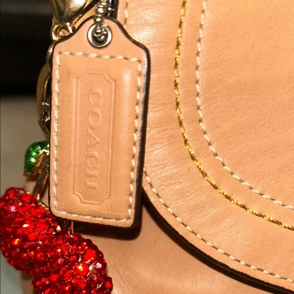 Coach Soho Vintage Y2K EUC Elegant Tan Leather Shoulder Bag. Retails for $497 - Picture 3 of 9